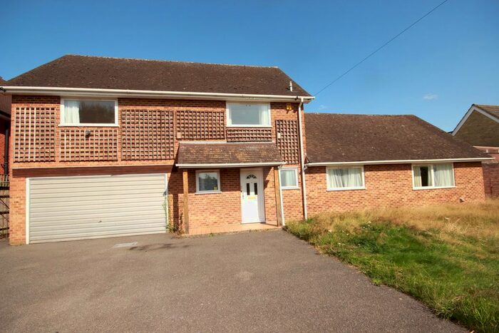 4 Bedroom Detached House To Rent In Dropmore Road, Burnham, Slough, SL1