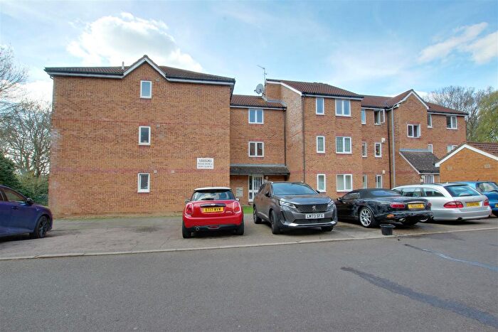 Studio To Rent In Ashfield Road, London, N14