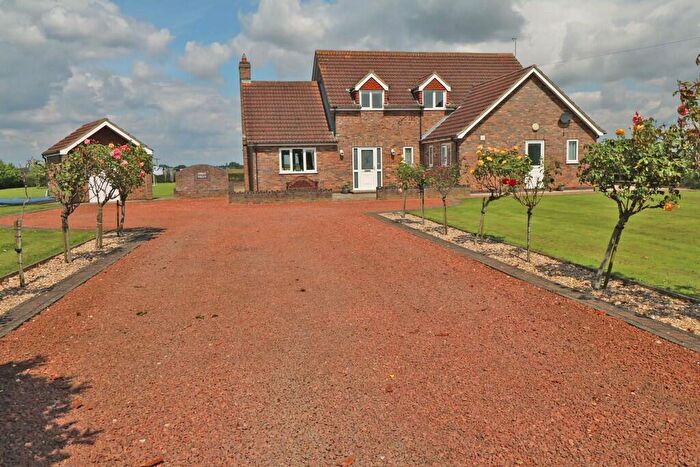 4 Bedroom Detached House For Sale In Marsh Road, Crowle, DN17