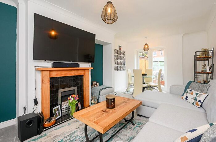3 Bedroom Terraced House For Sale In Grange Avenue, Tadcaster, LS24