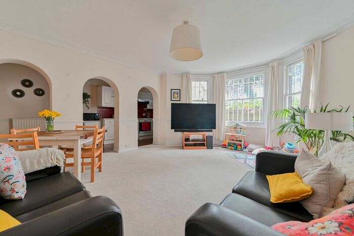 2 Bedroom Flat To Rent In Clapham Common North Side, Clapham Common North Side, London, SW4
