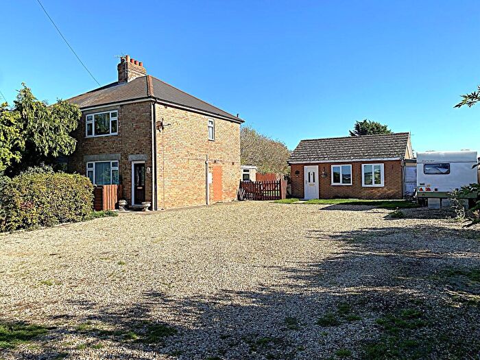 3 Bedroom Semi Detached House For Sale In Clough Road, Holbeach Bank, PE12