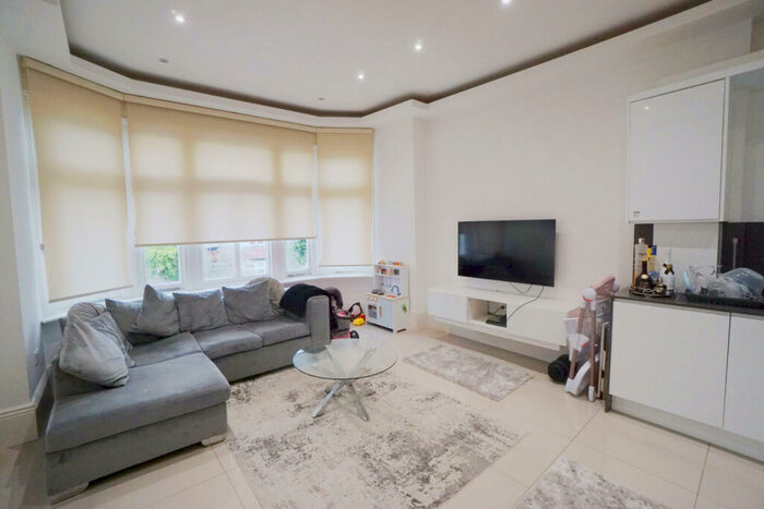 2 Bedroom Flat To Rent In Compton Road, Winchmore Hill, N21
