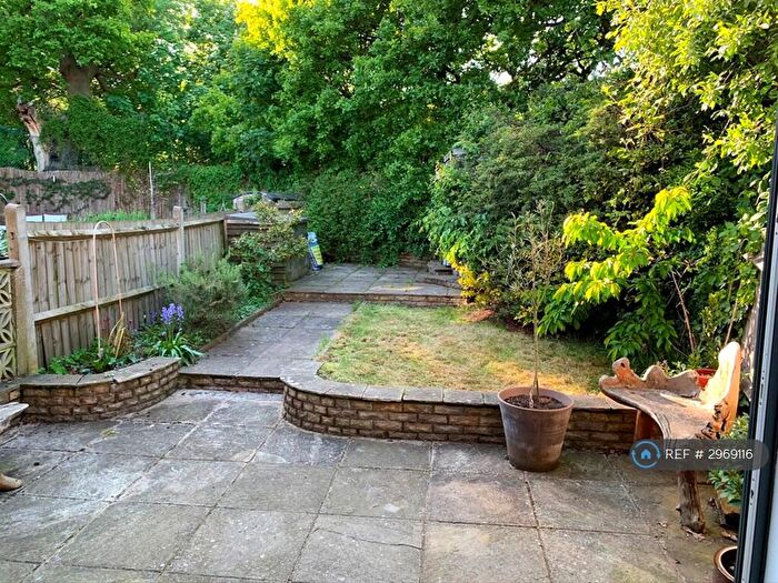 3 Bedroom Flat To Rent In Northview Road, London, N8