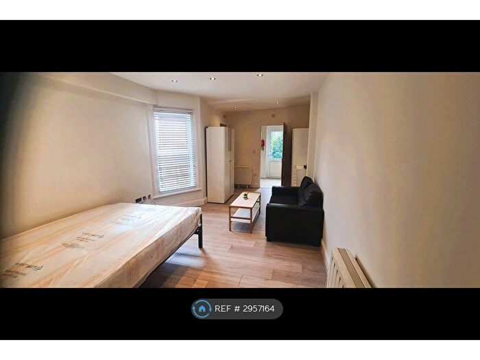 Studio To Rent In Muswell Hill, London, N10