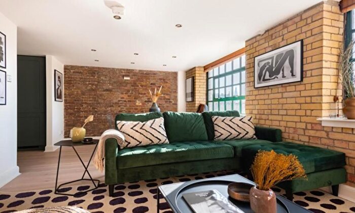 2 Bedroom Flat To Rent In Gosfield Street, Fitzrovia, London, W1W