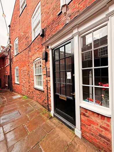 1 Bedroom Flat To Rent In Low Petergate, York, YO1