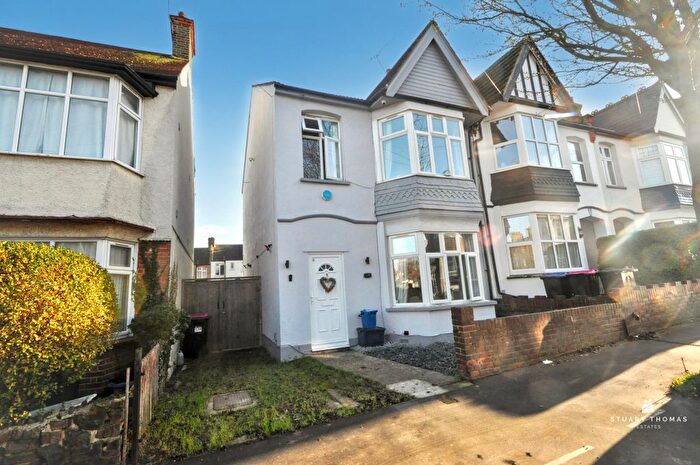3 Bedroom End Terrace House For Sale In Hildaville Drive, Westcliff-On-Sea, SS0
