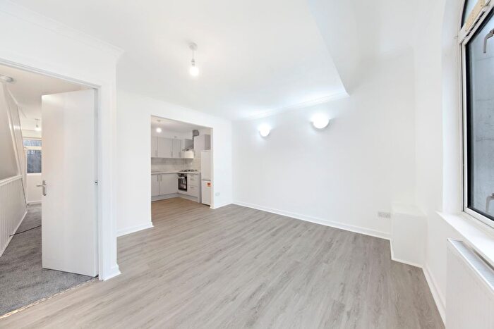 2 Bedroom Flat To Rent In London Road, London, SW16