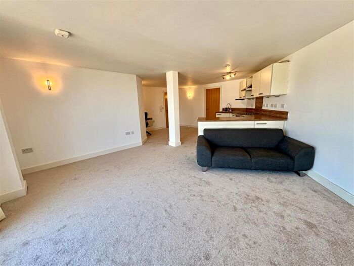 2 Bedroom Apartment For Sale In Silk Mill, Elland, HX5