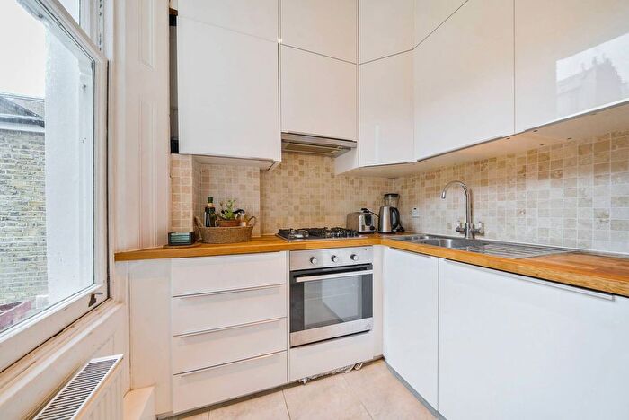 1 Bedroom Flat For Sale In Chesterton Road, North Kensington, London, W10
