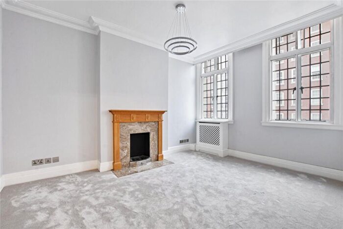1 Bedroom Flat To Rent In Chiltern Court, Baker Street, London, NW1