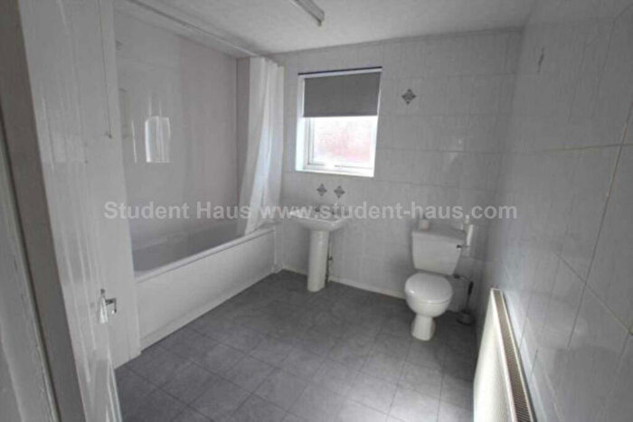 3 Bedroom House To Rent In Milnthorpe Street, Salford, M6