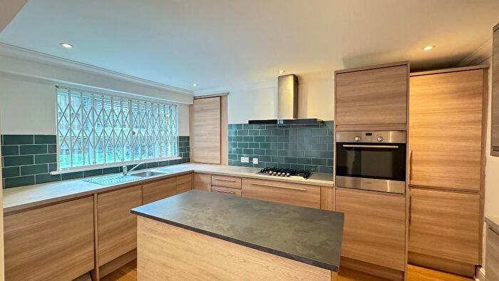 2 Bedroom Flat To Rent In Queens Road, London, SE15