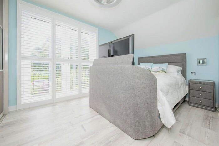 3 Bedroom Bungalow For Sale In Wick Lane, Harwich, CO12