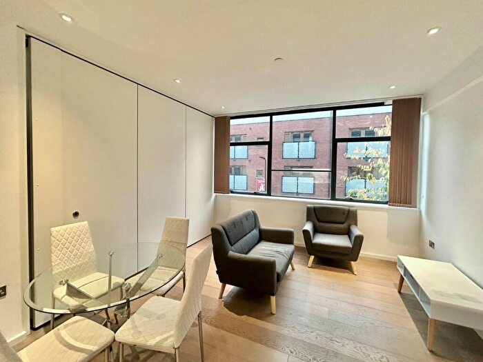 2 Bedroom Flat To Rent In Long Street, London, E2