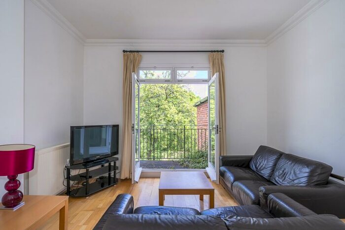 2 Bedroom Flat To Rent In Shoot Up Hill London, NW2