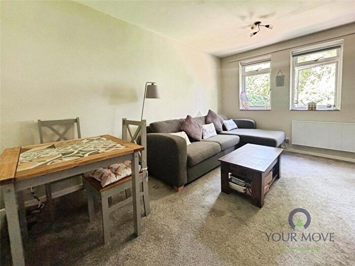 1 Bedroom Flat For Sale In Tonbridge Road, Teston, Maidstone, Kent, ME18