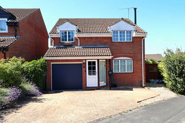 4 Bedroom Detached House For Sale In Valley Park Drive, Clanfield, PO8
