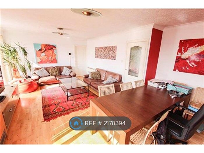 2 Bedroom Flat To Rent In Buckingham Court, Southampton, SO17