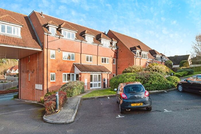 2 Bedroom Flat For Sale In Lenborough Road, Buckingham, MK18
