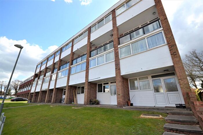 2 Bedroom Flat To Rent In Edgewood Drive Orpington, BR6