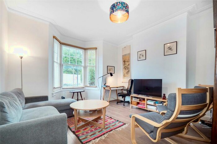 2 Bedroom Flat To Rent In Cavendish Road, London, SW12