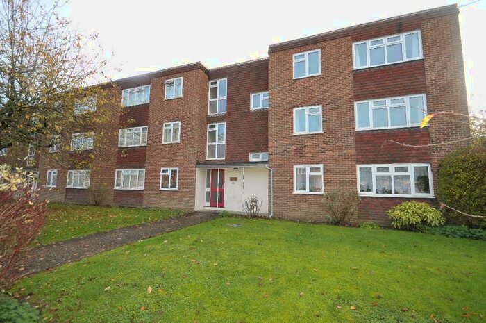 2 Bedroom Flat To Rent In Ellison Way, GU10