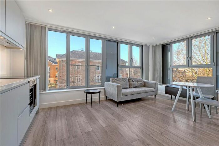 1 Bedroom Flat To Rent In New London Road, Chelmsford, Essex, CM2