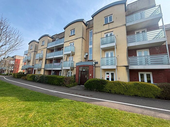 2 Bedroom Flat To Rent In Heraldry Walk, Exeter, EX2