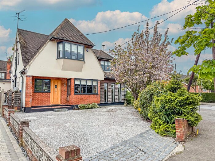 4 Bedroom Detached House For Sale In Grove Road, Rayleigh, SS6