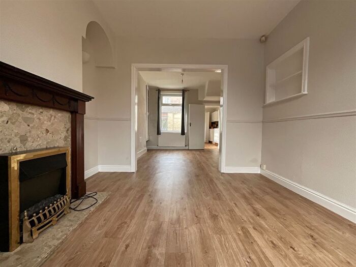 3 Bedroom Terraced House For Sale In Hope Street, Scarborough, YO12