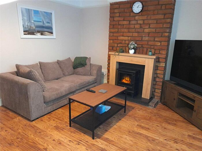 1 Bedroom Maisonette To Rent In Langley Road, Slough, Berkshire, SL3