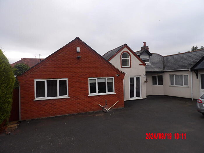 3 Bedroom Semi-Detached Bungalow To Rent In Wolverley Road, Kidderminster, Worcestershire, DY11