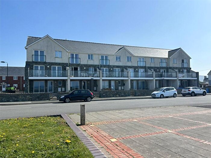 4 Bedroom Terraced House For Sale In Marine Parade, Tywyn, Gwynedd, LL36