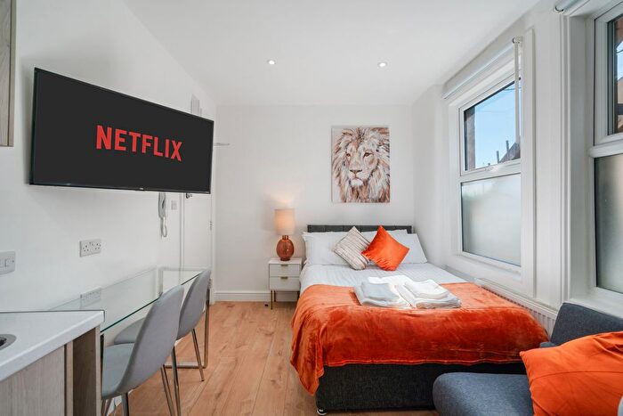 1 Bedroom Flat To Rent In Mitcham Road, SW17