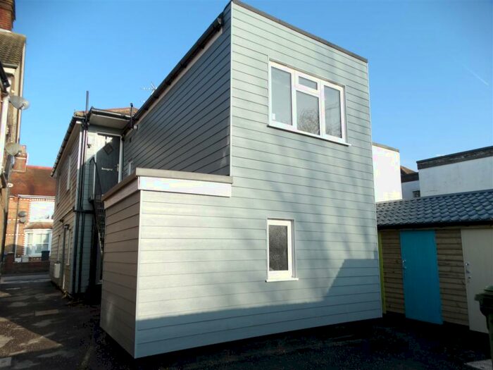 2 Bedroom Flat To Rent In Lower Church Road, Burgess Hill, RH15