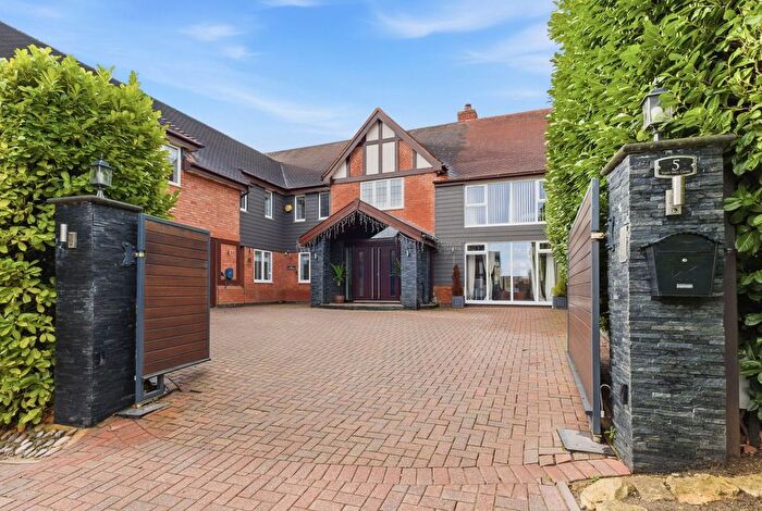 5 Bedroom Detached House For Sale In Toot Hill Close, Shenley Church End, MK5