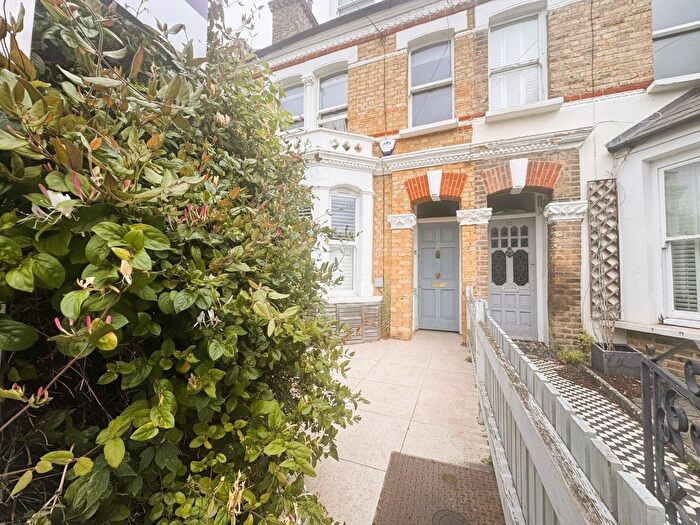 2 Bedroom Flat To Rent In Ravenswood Road, London, SW12
