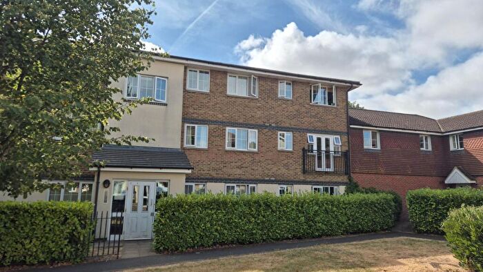 2 Bedroom Flat To Rent In Kiln Way, Dunstable, LU5