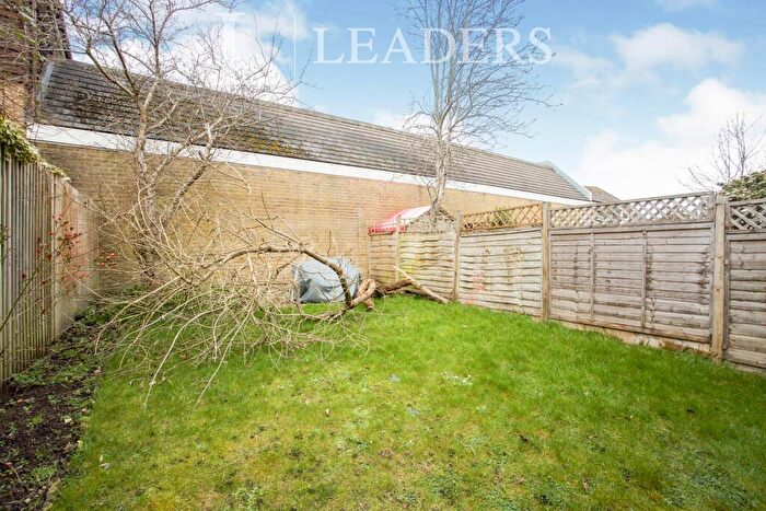 2 Bedroom End Of Terrace House To Rent In Woking, Surrey, GU21