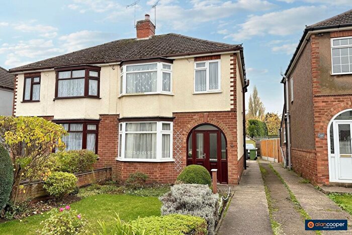 3 Bedroom Semi-Detached House For Sale In Oakdene Crescent, Weddington, Nuneaton, CV10