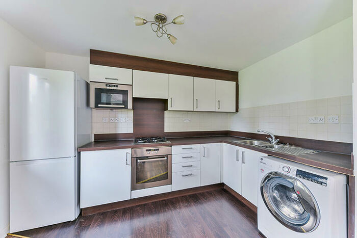 2 Bedroom Flat To Rent In Hawker Place, London, E17