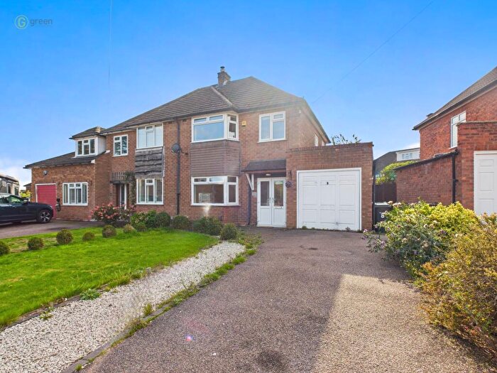3 Bedroom Semi Detached House For Sale In St Thomas Close, Sutton Coldfield, B75