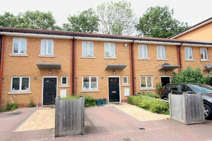 2 Bedroom Terraced House To Rent In Shalbourne Square, Hackney, London, E9