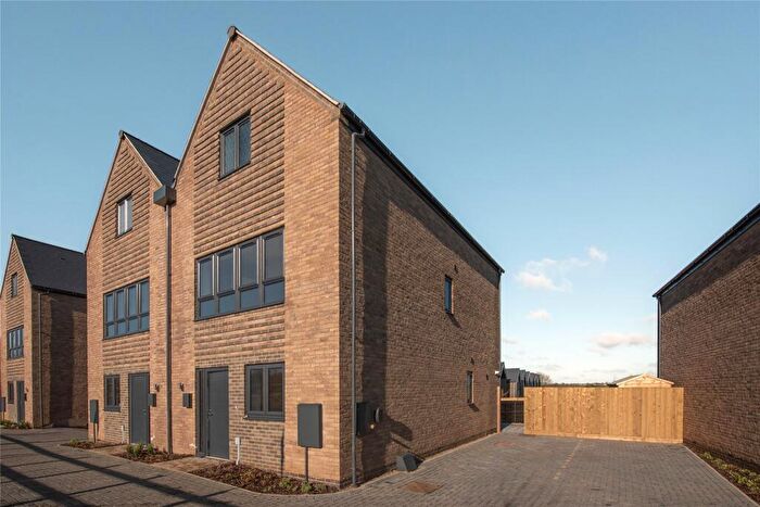 4 Bedroom Semi-Detached House For Sale In Black Horse Lodge, Oakridge Park, Milton Keynes, Buckinghamshire, MK14