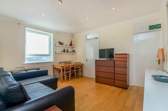 1 Bedroom Flat To Rent In Gloucester Avenue, Camden, London, NW1