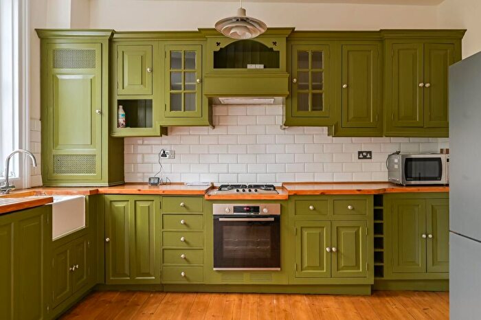 2 Bedroom Maisonette For Sale In Colebrooke Row, Angel, London, N1
