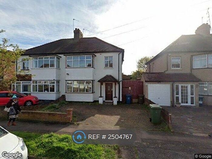 3 Bedroom Semi Detached House To Rent In The Avenue, Pinner, England, HA5