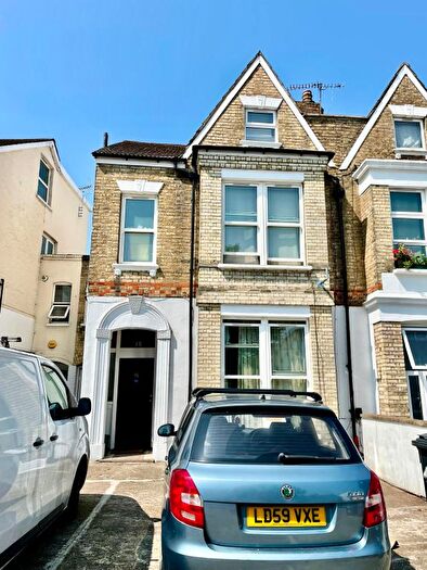 1 Bedroom Flat To Rent In Maidstone Road, London, N11